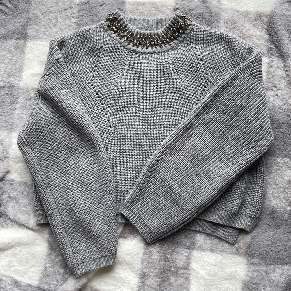 Cropped grey sweater